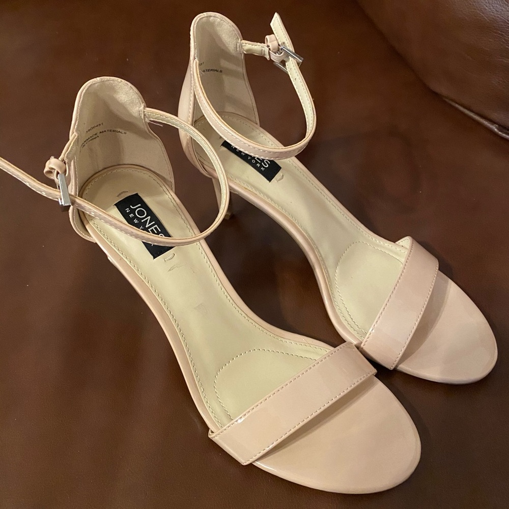 Jones New York Heels. Tan Patent Leather 9M
